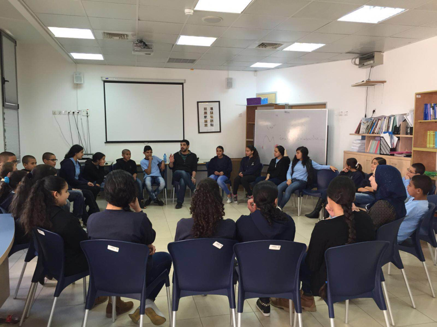  ورشات عمل بموضوع الإنترنت الآمن في مدرسة أجيال الثانويّة مع الفنان محمود مُرَّة 